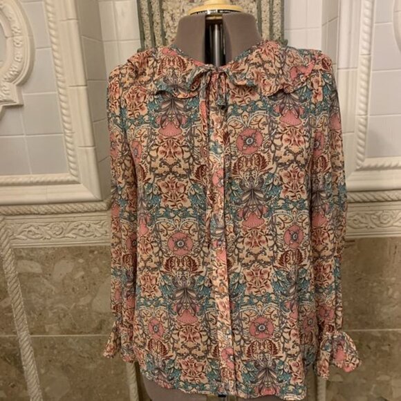 D Collection. Size Large. Chiffon Long Sleeve Button Up Blouse. B71. - Picture 1 of 5